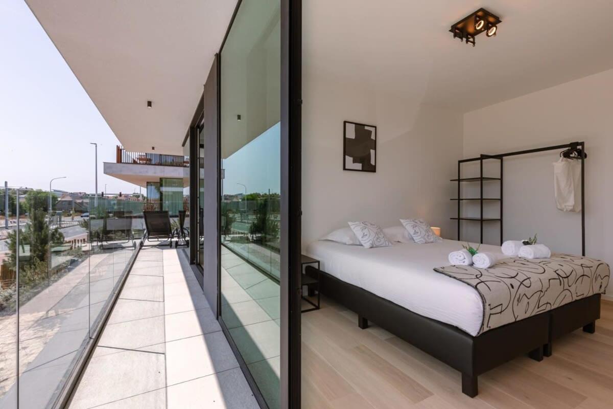 New, Luxurious And Modern Apartment With Private Parking Koksijde Esterno foto