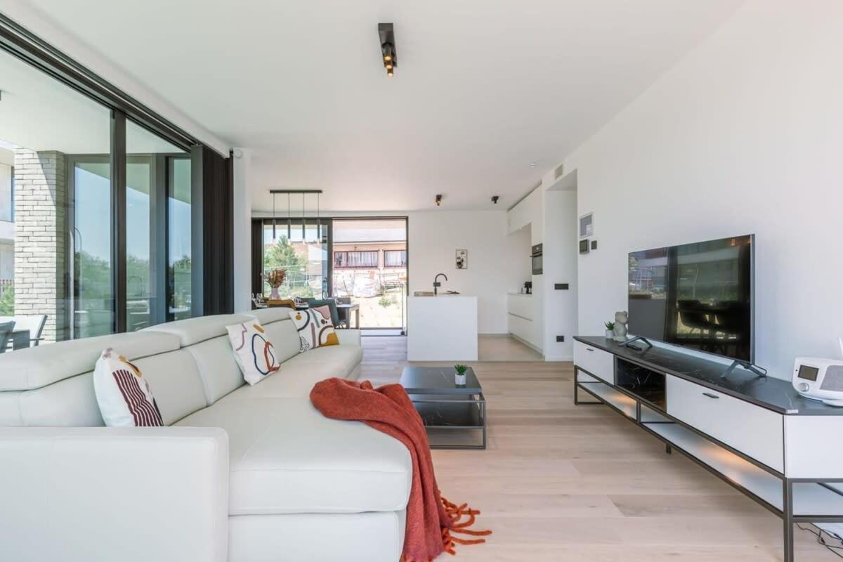 New, Luxurious And Modern Apartment With Private Parking Koksijde Esterno foto