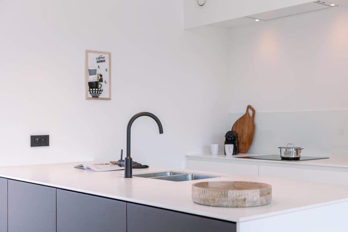 New, Luxurious And Modern Apartment With Private Parking Koksijde Esterno foto