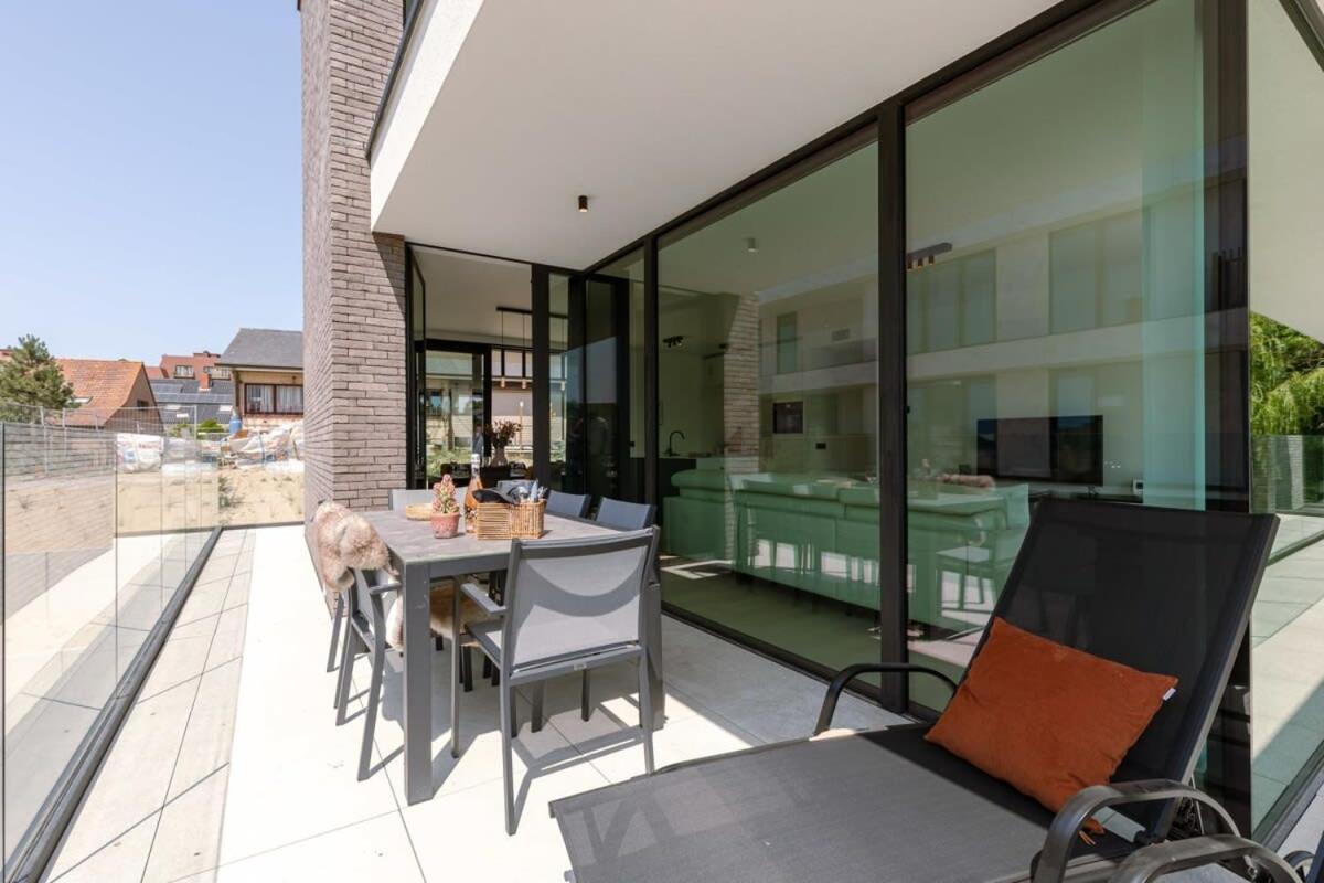 New, Luxurious And Modern Apartment With Private Parking Koksijde Esterno foto