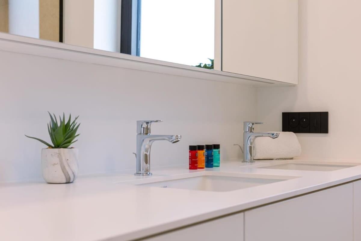 New, Luxurious And Modern Apartment With Private Parking Koksijde Esterno foto