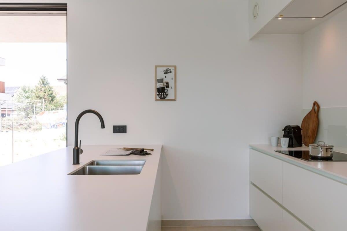 New, Luxurious And Modern Apartment With Private Parking Koksijde Esterno foto