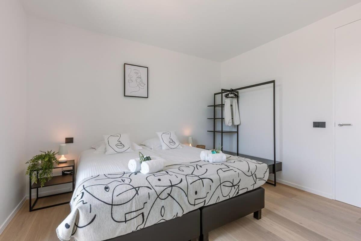 New, Luxurious And Modern Apartment With Private Parking Koksijde Esterno foto
