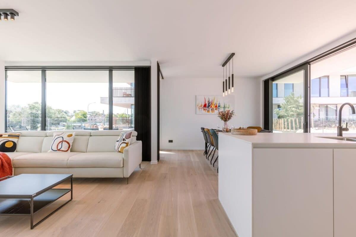 New, Luxurious And Modern Apartment With Private Parking Koksijde Esterno foto