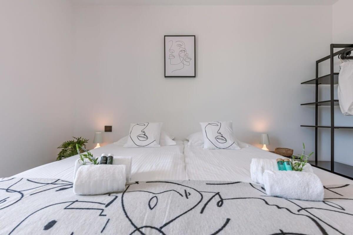 New, Luxurious And Modern Apartment With Private Parking Koksijde Esterno foto